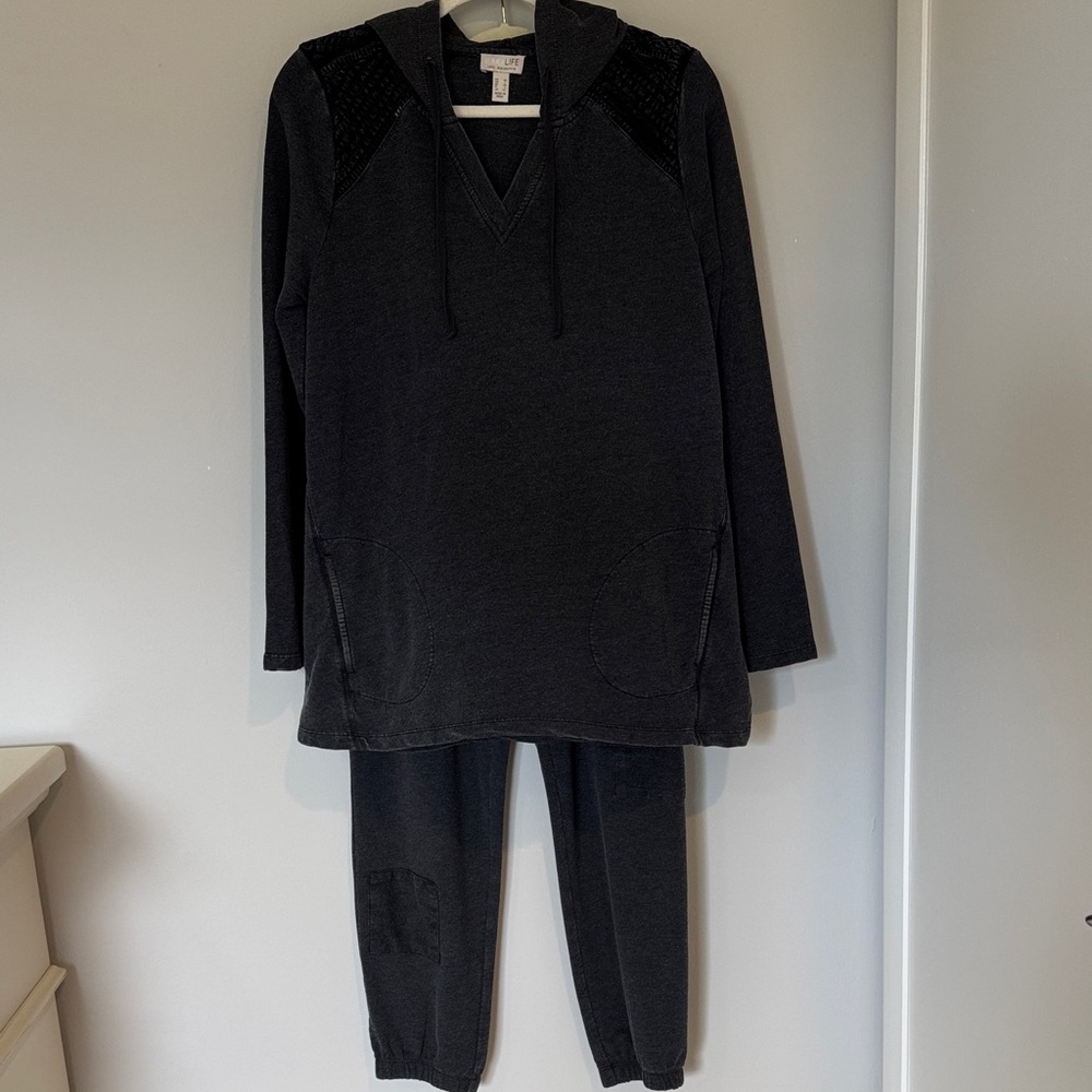 LOGO Life French Terry Pullover Hoodie With Pintuck and Joggers Set Medium 8/10